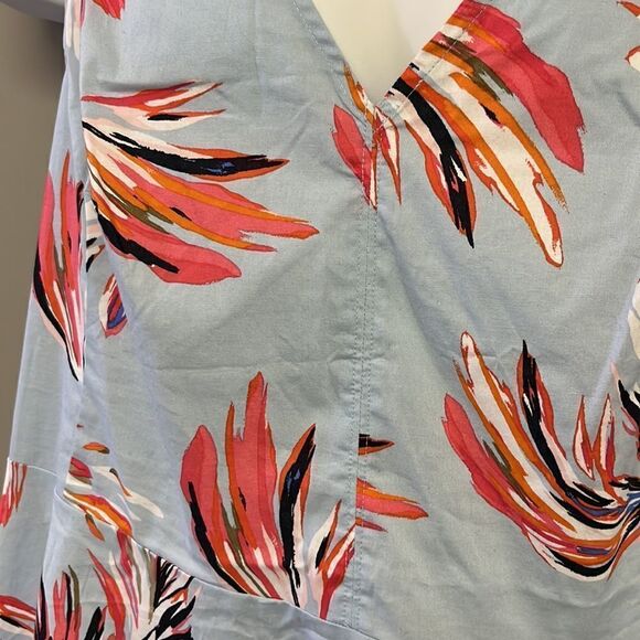 Lane Bryant Pastel Blue Floral Asymmetrical V-Neck Top with Back Zipper- Size 16 - Picture 7 of 15